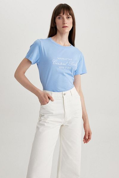 DeFacto Regular Fit Crew Neck Embroidered Short Sleeve 100% Cotton T-shirt A3763ax23sm