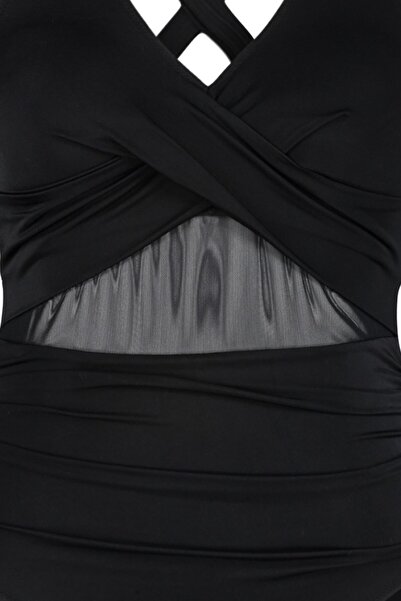 Trendyol Curve Černé plavky velké velikosti s vyříznutým detailem síťoviny/tylu v pase Tbbss23Am00037