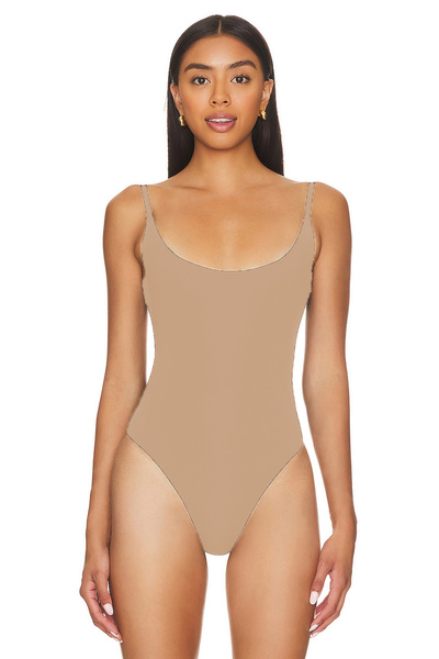 By Kul Design Γυναικείο ολόσωμο φορμάκι με λουράκια από ίνες ζαρτσίνι και χαμηλό κολάν