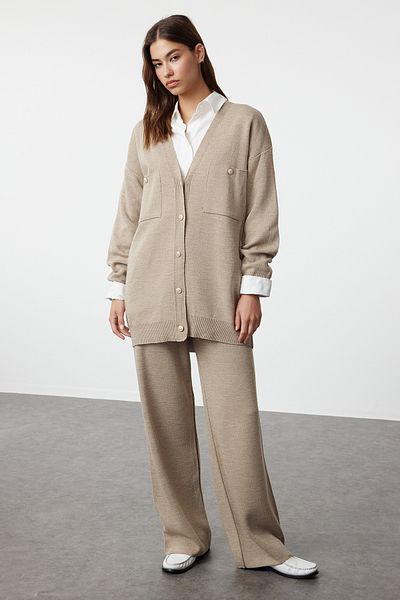 Trendyol Modest طقم كارديجان وبنطلون تريكو بأزرار من فرو المنك TCTAW24US00048
