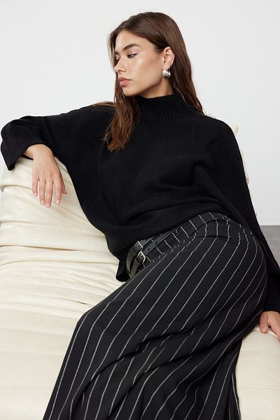 Trendyol Collection Pulover negru din tricotaje Wide Fit - Textura moale TWOAW20KZ1059