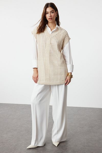Trendyol Modest Beiger perforierter Strickpullover mit Ajourmuster - TCTAW25UV00003