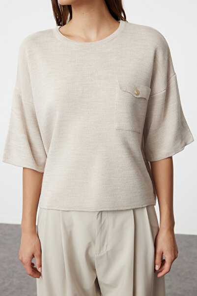 Trendyol Collection Pulover de tricotaj cu buzunar detaliat bej TWOAW25KZ00064