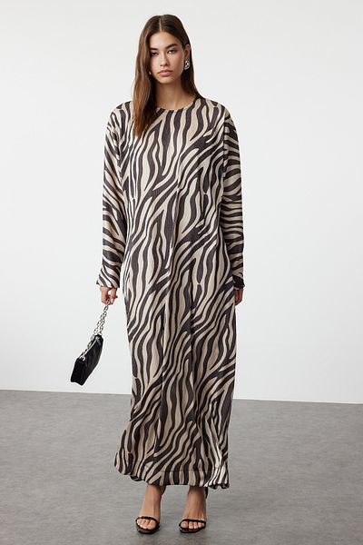 Trendyol Modest Μπεζ πλεκτό φόρεμα με μοτίβο ζέβρας - Κρίνκλ TCTSS24EB00284