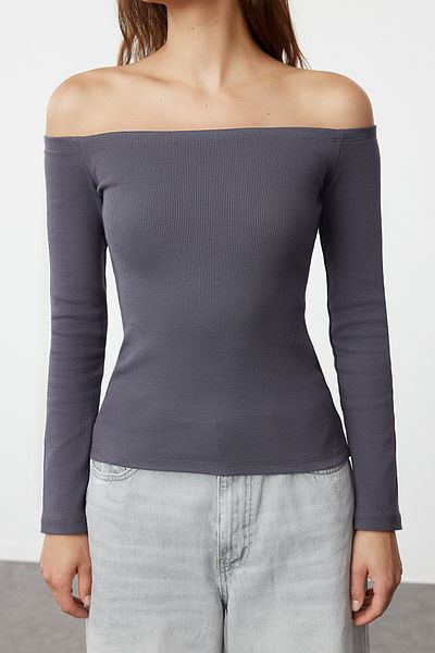 Trendyol Collection Πλεκτή μπλούζα με ελαστικό κορδόνι - γιακάς Carmen από ανθρακί, κανονικό μήκος, εφαρμογή σώματος TWOAW25BZ00034