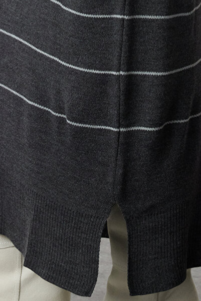 Trendyol Modest Μακρύ πλεκτό φόρεμα γκρι ριγέ ανθρακί TCTAW25EB00004
