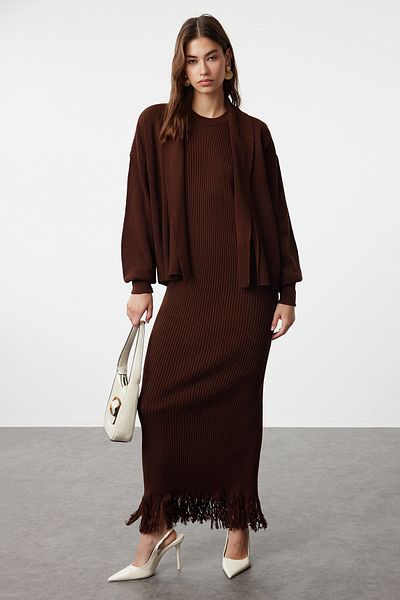 Trendyol Modest Σετ πλεκτών ζακέτα και φορέματος - Σκούρο καφέ, φούντα Αναλυτικά TCTAW25US00001