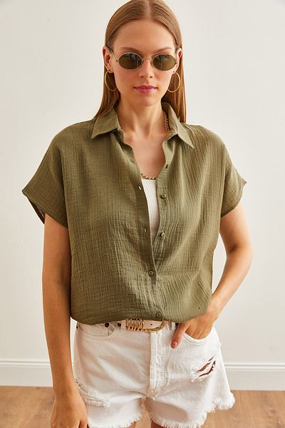 Olalook Khakifarbenes Basic-Musselin-Damenhemd mit Fledermausärmeln - GML-19001215