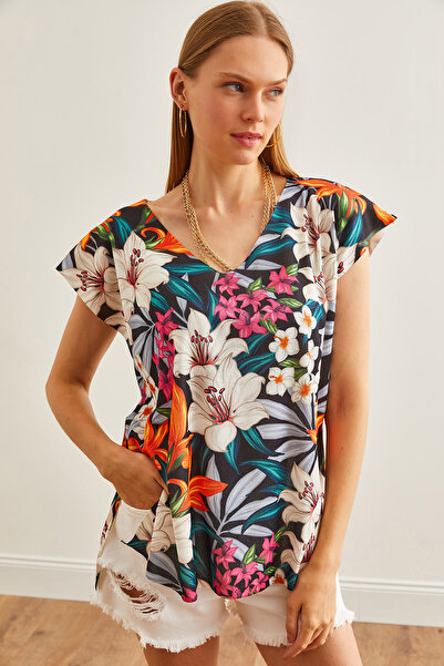 Olalook Λευκή πλεκτή μπλούζα με λαιμόκοψη V με λουλούδια - Ψηφιακή εκτύπωση BLZ-19002700