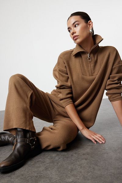 Trendyol Collection Wide Fit Mink kötöttáru szett - cipzáras, TWOAW24AU00026