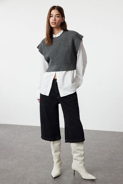 Trendyol Collection Anthrazit Kurzer Strickpullover mit Rundhalsausschnitt TWOAW24SV00005