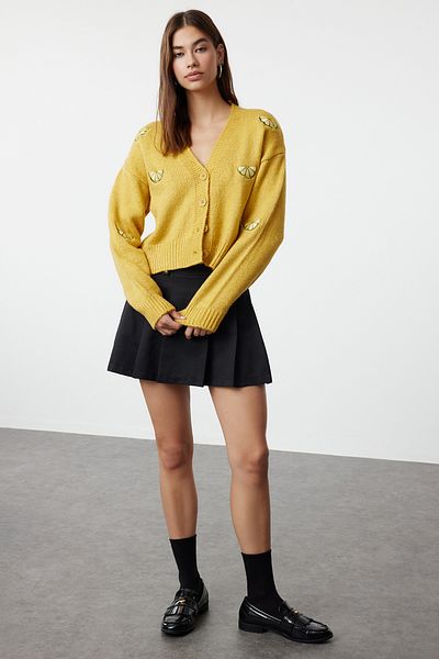 Trendyol Collection V-nyakú hímzett sárga kardigán kötöttáru - puha textúra TWOAW24HI00237
