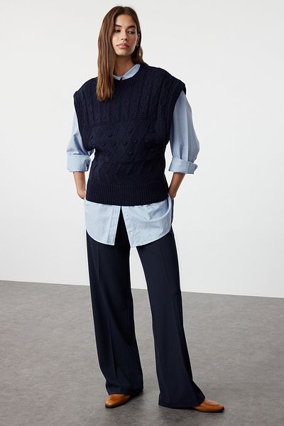 Trendyol Collection Marineblauer Strickpullover mit Rundhalsausschnitt und selbstgemustertem Muster TWOAW21BZ0447