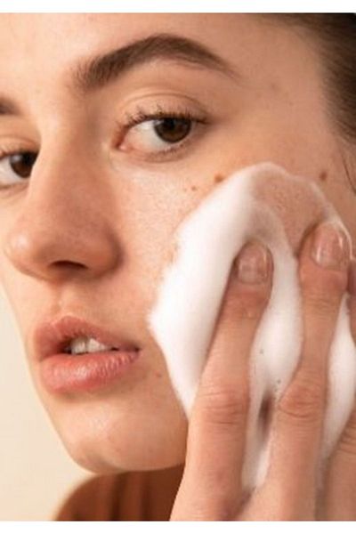 THE BODY SHOP رغوة غسول الوجه بشجرة الشاي - نباتية، 150 مل