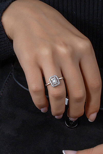 Else Silver Pırlanta Modeli Baget Taşlı Gümüş Yüzük