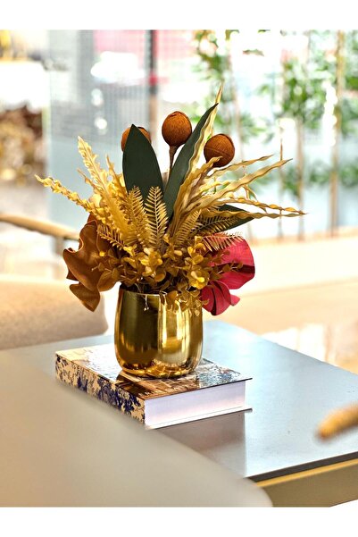 bast grup altın renkli küre vazo ve aranjman