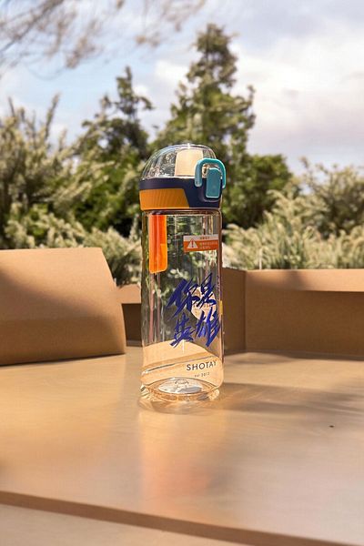 YDGR 660 ml Bpa-Free Silicone - Lockable Stylish Design Waterer with Finger Strap and Mouth