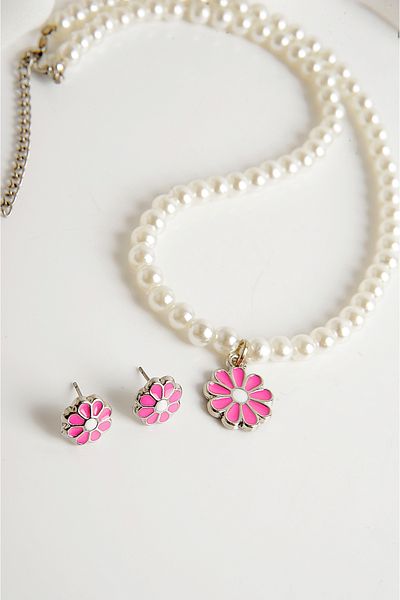EUROMODA Pearl Necklace and Daisy Earring Set - Designed