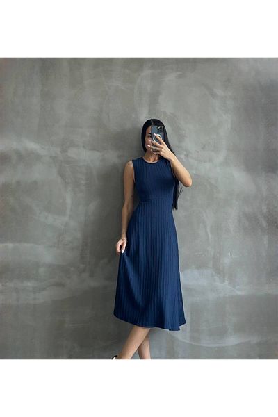 Vengeance Outlet Rochie din tricot cu nervuri în linie A - Decolteu, lungime midi