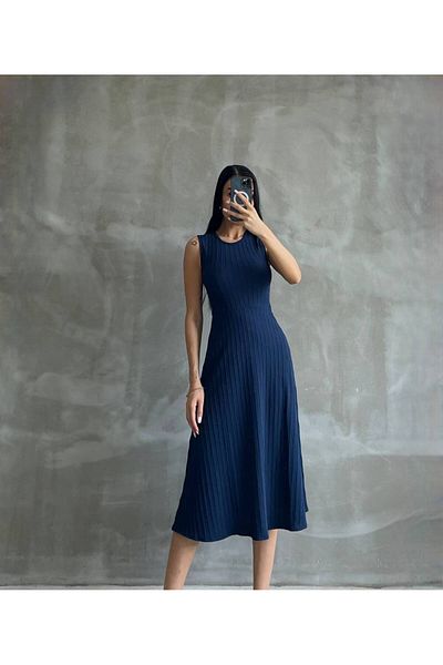 Vengeance Outlet Rochie din tricot cu nervuri în linie A - Decolteu, lungime midi