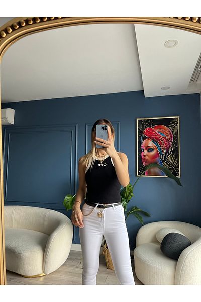 Qu Style قميص رياضي نسائي بتفاصيل مطرزة