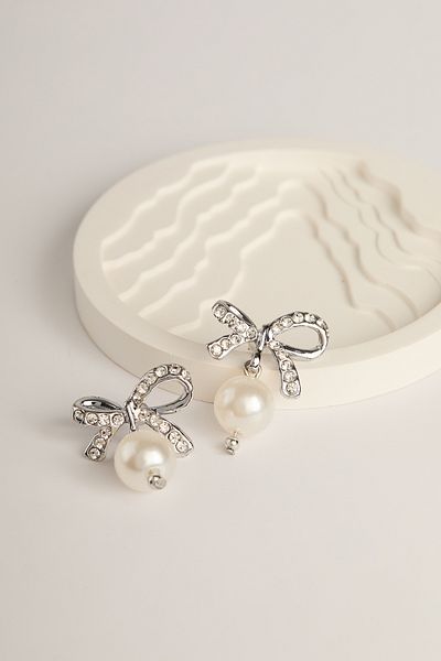 Elika Silver Bow Model Earrings - pearl Detailed