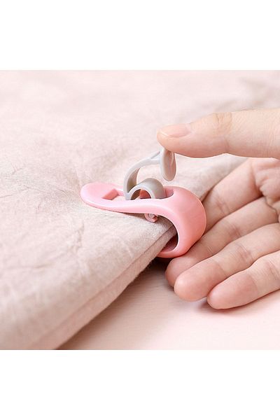 BEYZANA Needle-Free Quilt Sheet and Curtain Holder Stabilizer Non-Slip Duvet Cover Organizer Clips - 4 Pcs