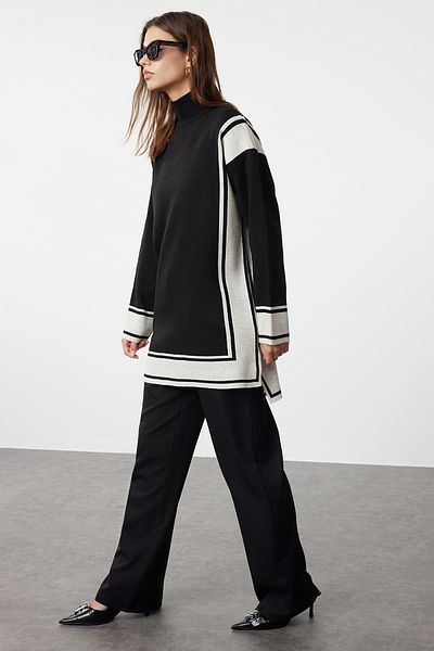 Trendyol Modest Schwarzes Strick-Set mit gestreifter Tunika und Hose in entspannter Passform TCTAW24US00057