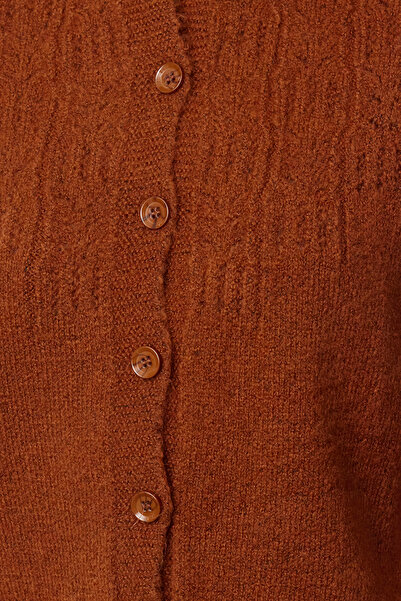 Trendyol Collection Miękki dzianinowy kardigan w kolorze cynamonowym - ażurowy i perforowany TWOAW21HI0020