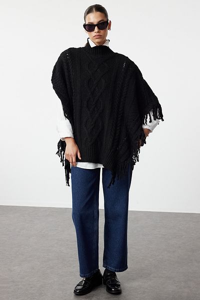 Trendyol Collection Weicher, schwarzer Strick-Poncho mit breiter Passform – TWOAW24SV00028