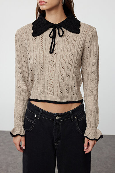 Trendyol Collection Sweter z dzianiny z ażurowym wzorem z norek - perforowana wstążka i kokarda Twoaw24Kz01055