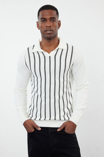 Trendyol Collection Ecrufarbener Strickpullover mit Rundhalsausschnitt und schmaler Passform – TMNAW25KZ00027