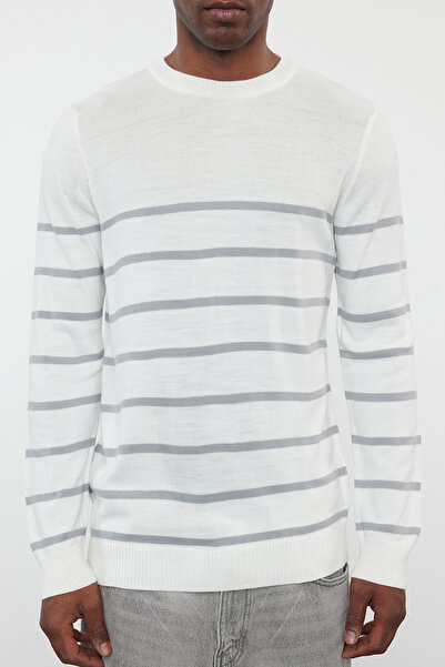 Edit by Trendyol Szürke Stripe Slim Fit Crew nyakú kötöttáru pulóver - TMNAW25KZ00033