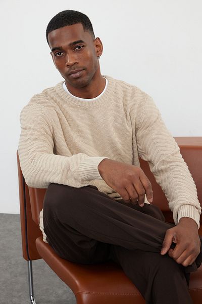 Trendyol Collection Beigefarbener Strickpullover aus strukturierter Baumwolle mit Rundhalsausschnitt – TMNAW25KZ00026