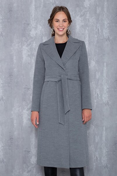 Concept. Středně dlouhý kabát se zapínáním na patentky 3633