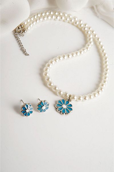 EUROMODA Pearl Necklace and Daisy Earring Set - Designed