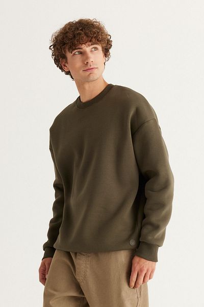 AC&Co / Altınyıldız Classics Khakifarbenes Sweatshirt für Herren mit Rundhalsausschnitt und Oversize-Passform, lockerer Schnitt, Baumwollfleece innen mit 3 Fäden