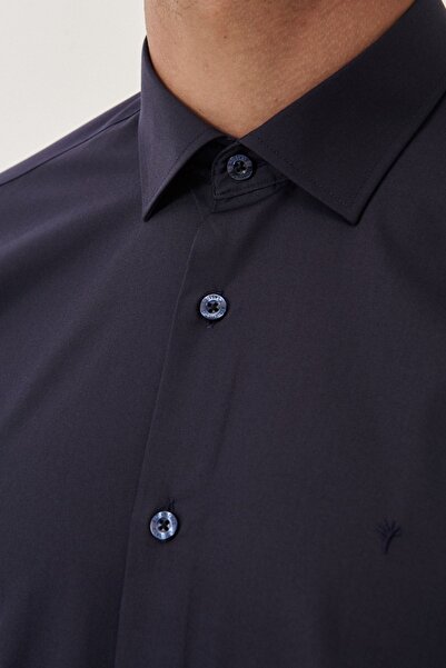 AC&Co / Altınyıldız Classics Чоловічий темно-синій облягаючий неіржавіючий комір з бавовняним коміром Gomlek, що легко облягає фігуру.