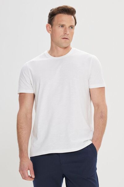 ALTINYILDIZ CLASSICS White Slim Fit Men's T-shirt - 100% Cotton, Crew Neck