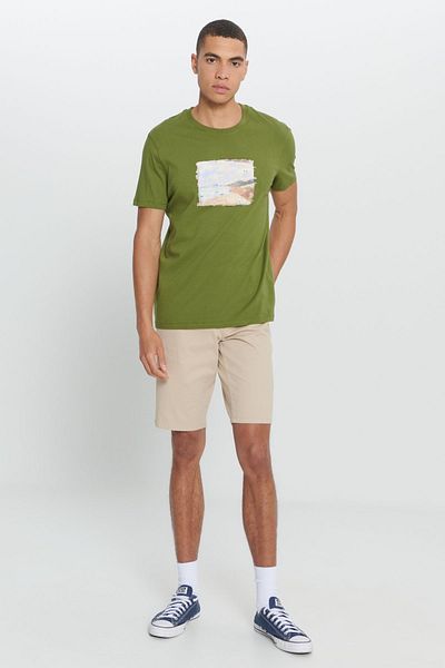 AC&Co / Altınyıldız Classics Khakifarbenes Herren-T-Shirt mit normaler Passform und normaler Passform aus 100 % Baumwolle mit weicher Textur und bedrucktem Rundhalsausschnitt