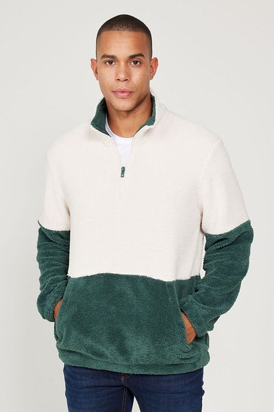 AC&Co / Altınyıldız Classics Grünes und steindunkles Sherpa-Fleece-Sweatshirt für Herren – aufrechter Bato-Kragen, Kängurutasche