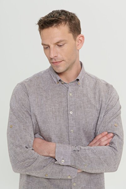 AC&Co / Altınyıldız Classics Barna vászon Comfort Fit férfi alkalmi ing - gombos gallérral, laza szabású