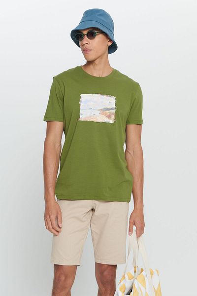 AC&Co / Altınyıldız Classics Khakifarbenes Herren-T-Shirt mit normaler Passform und normaler Passform aus 100 % Baumwolle mit weicher Textur und bedrucktem Rundhalsausschnitt