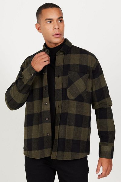 AC&Co / Altınyıldız Classics Ανδρικό χακί-μαύρο oversize χειμωνιάτικο μπουφάν Ξυλοκόπος με χύμα κοψί και καρό γιακά με μοτίβο