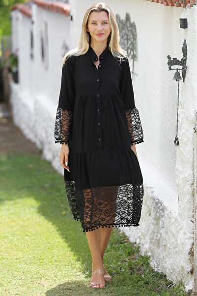 Chiccy Siyah Hakim Yaka 3/4 Kol Düğmeli Kol Ve Etek Ucu Dantelli Dokuma Casual Elbise