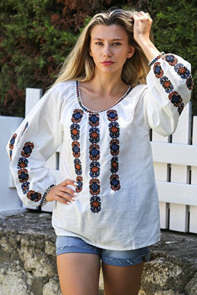 Chiccy Λευκή μπλούζα με μανίκια με λεπτομέρεια κεντήματος - γιακάς πισίνας