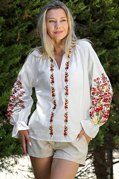 Chiccy Beyaz Hakim Yaka Balon Kol Yaka Ve Kol Ucu Nakışlı Dokuma Casual Bluz