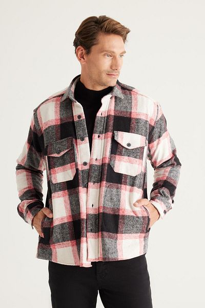 AC&Co / Altınyıldız Classics Rot-schwarze Oversize-Winterhemdjacke mit lockerem Schnitt und Knopfkragen für Herren