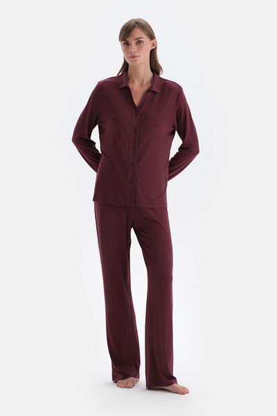 Dagi Weinrotes Pyjama-Set aus Hemd und Hose aus gekämmter Baumwolle und Modal