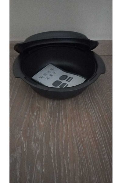 Tupperware Tupperwre Ultra Pro 1.5 liter Red Oven Dish - LABEL
